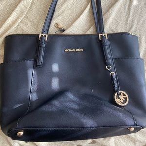 Micheal Kors purse